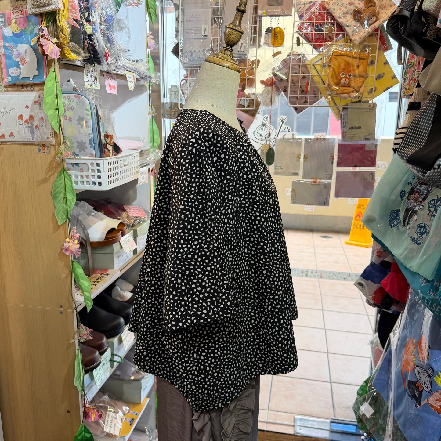 Mizuiro Ind Print Black Pullover Blouse, made in Japan