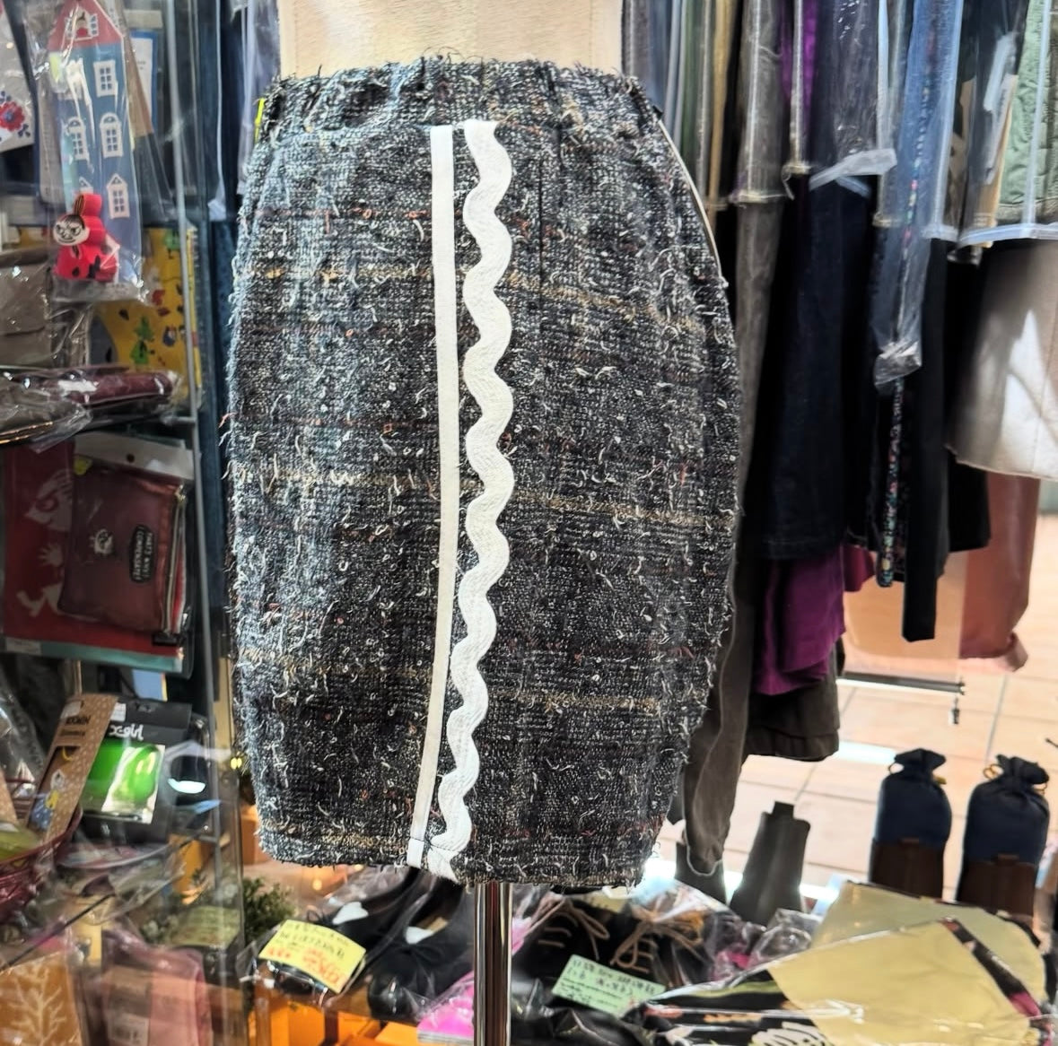 EXTRA30- Frankygrow Tweed Checked Brown Short Pants, made in Japan, size  F2