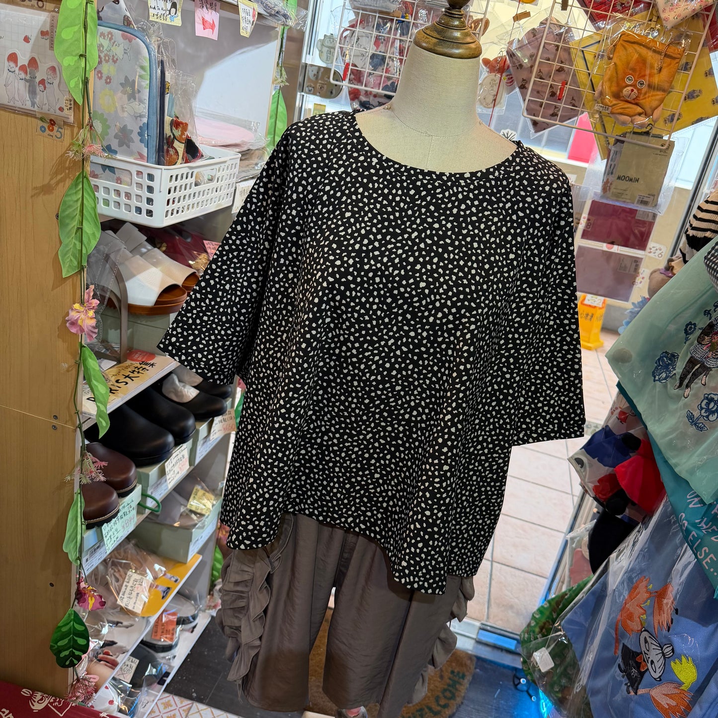 Mizuiro Ind Print Black Pullover Blouse, made in Japan