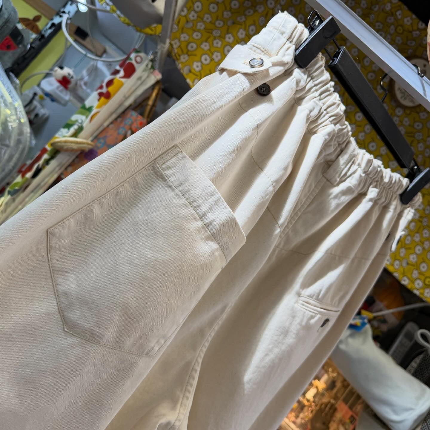 Estroislose Shorts, 2 Colors