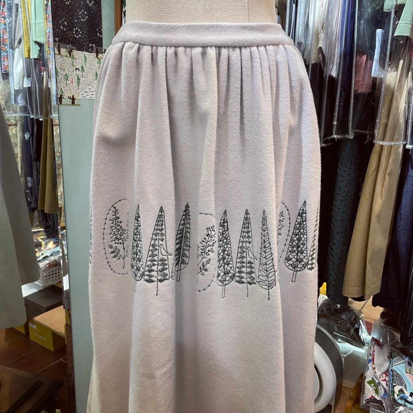 EXTRA20- Haupia Oak Embroidery Grey Skirt, made in Japan