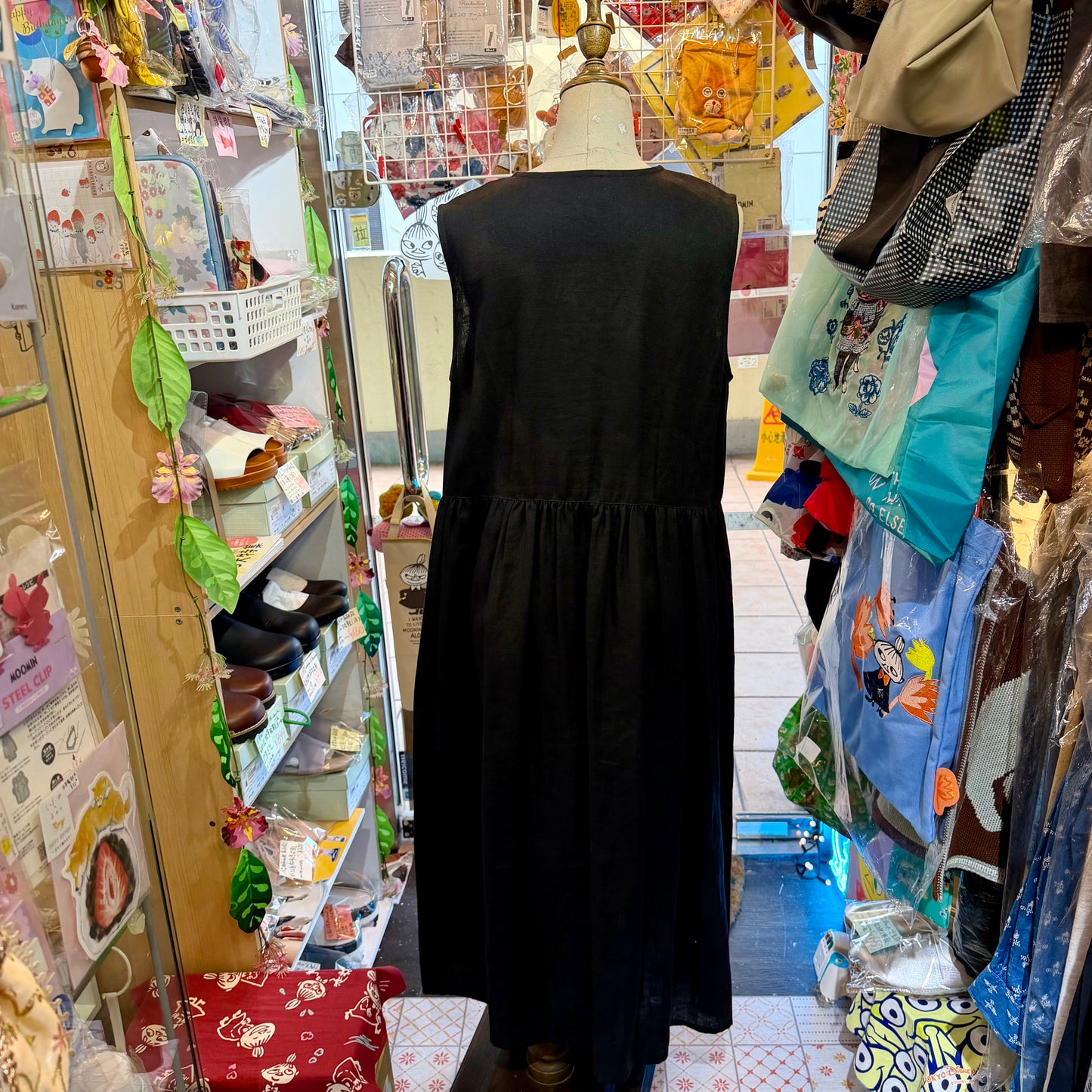 Vent d Ouest France Linen Black Sleeveless Dress, made in Japan