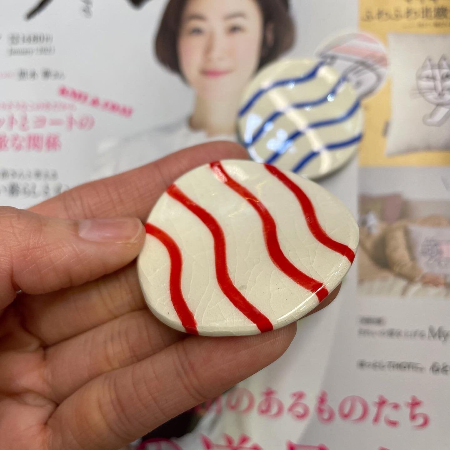 Sale- nesessaire Ceramics Brooches,  2 Colors, made in Japan