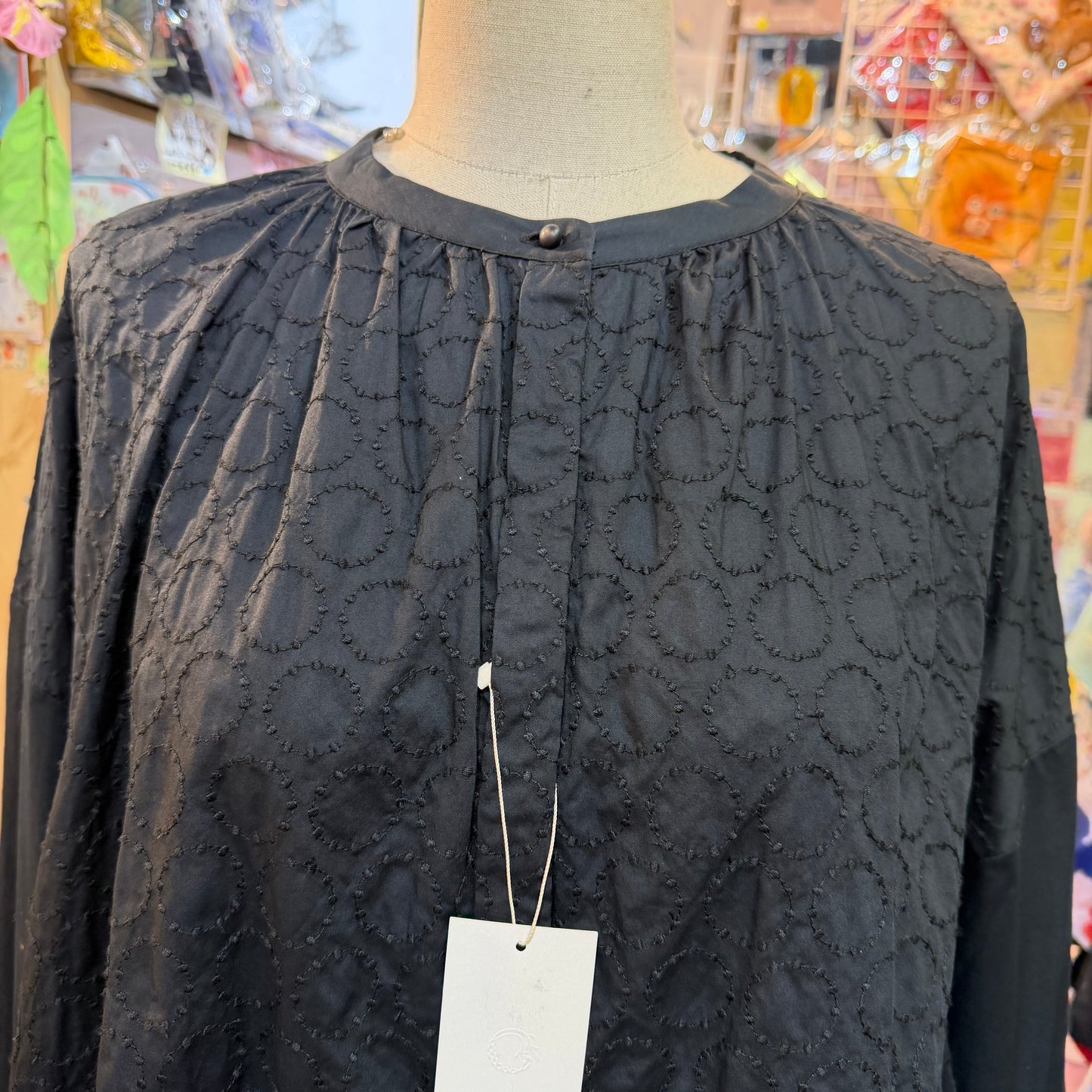 Blue Willow Circle Embroidery Black Shirt