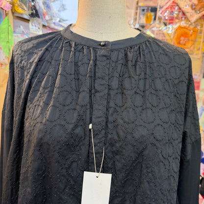 Blue Willow Circle Embroidery Black Shirt