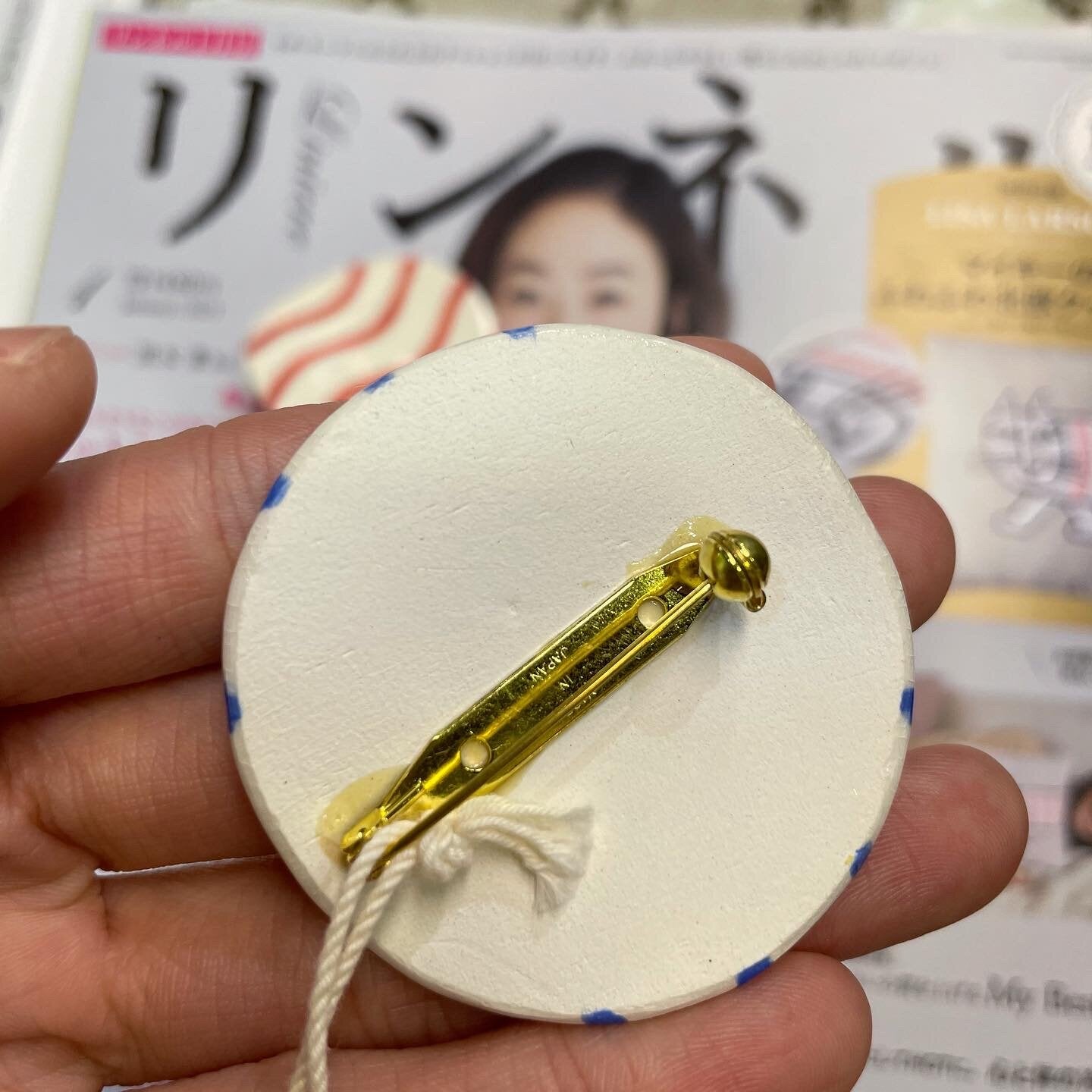Sale- nesessaire Ceramics Brooches,  2 Colors, made in Japan