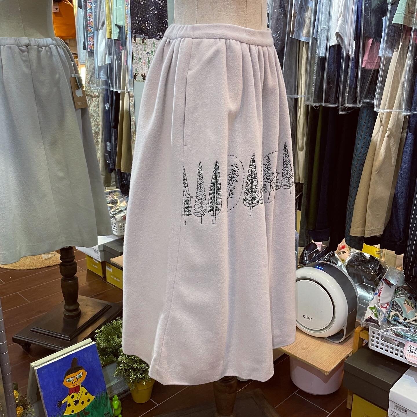 EXTRA20- Haupia Oak Embroidery Grey Skirt, made in Japan