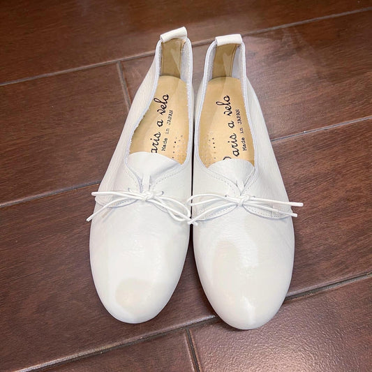 Sale- Paris a velo White Leather Shoes, made in Japan