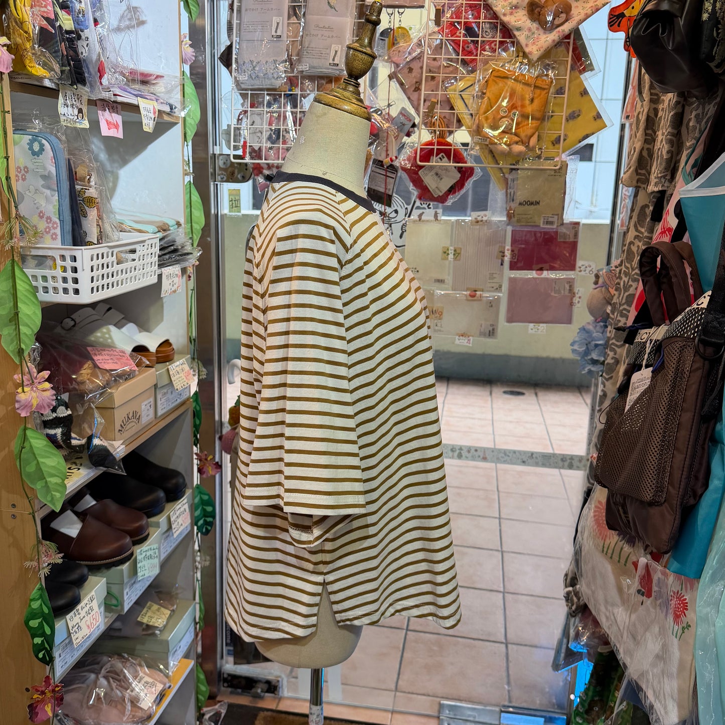Le colis Beige Striped T-shirt, Cool Comfort Fabric