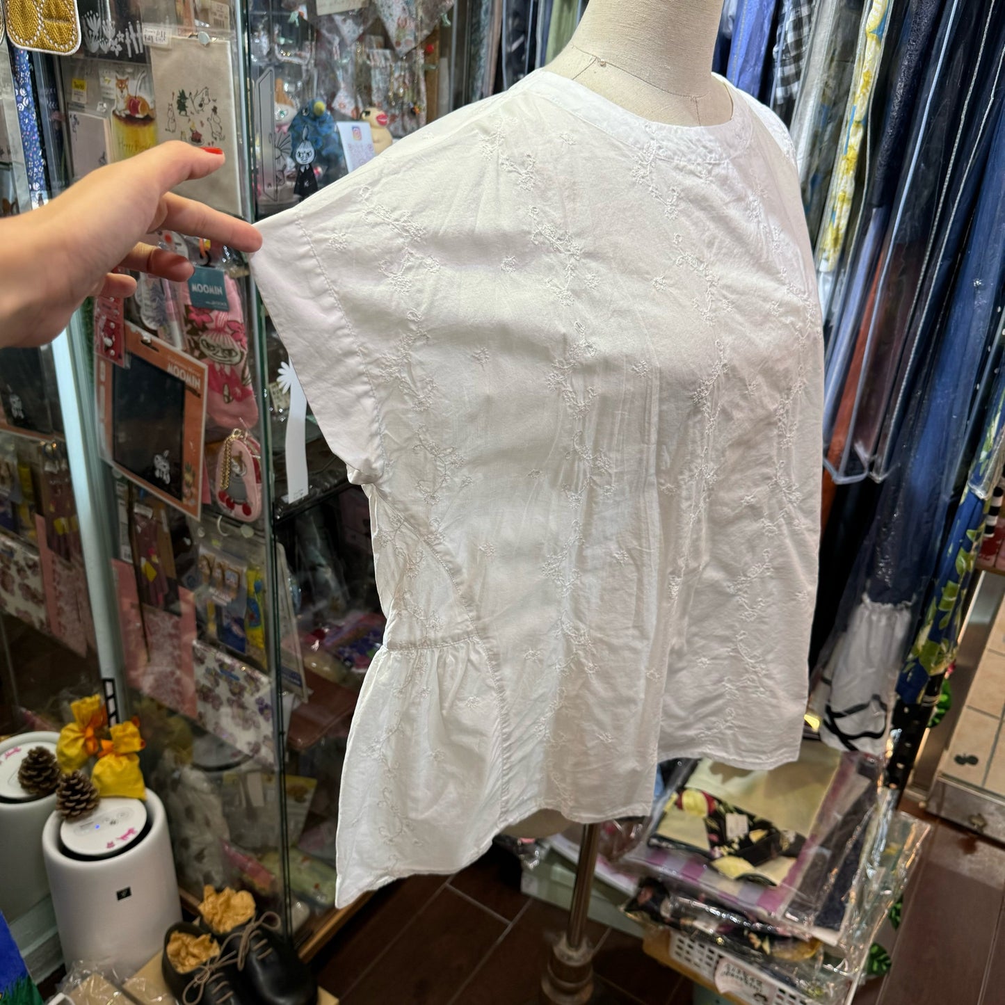EXTRA20- Sun Valley Floral Embroidery Top, 2 Colors