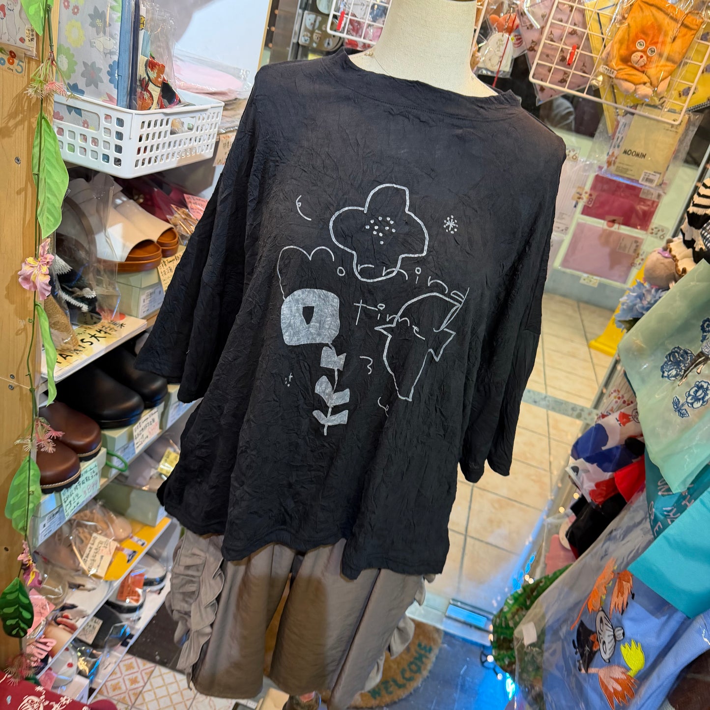 Tumugu Flowers and Birds Black T-shirt, made in Japan