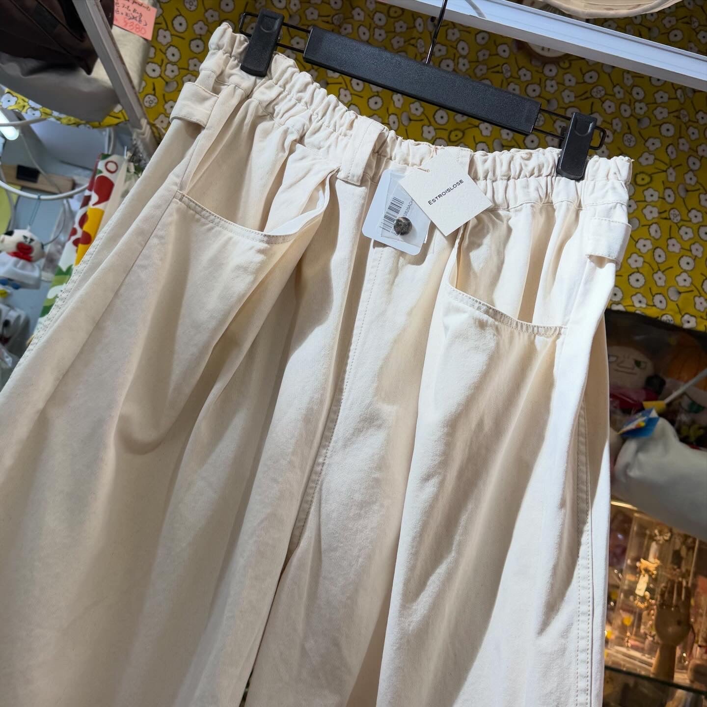Estroislose Shorts, 2 Colors