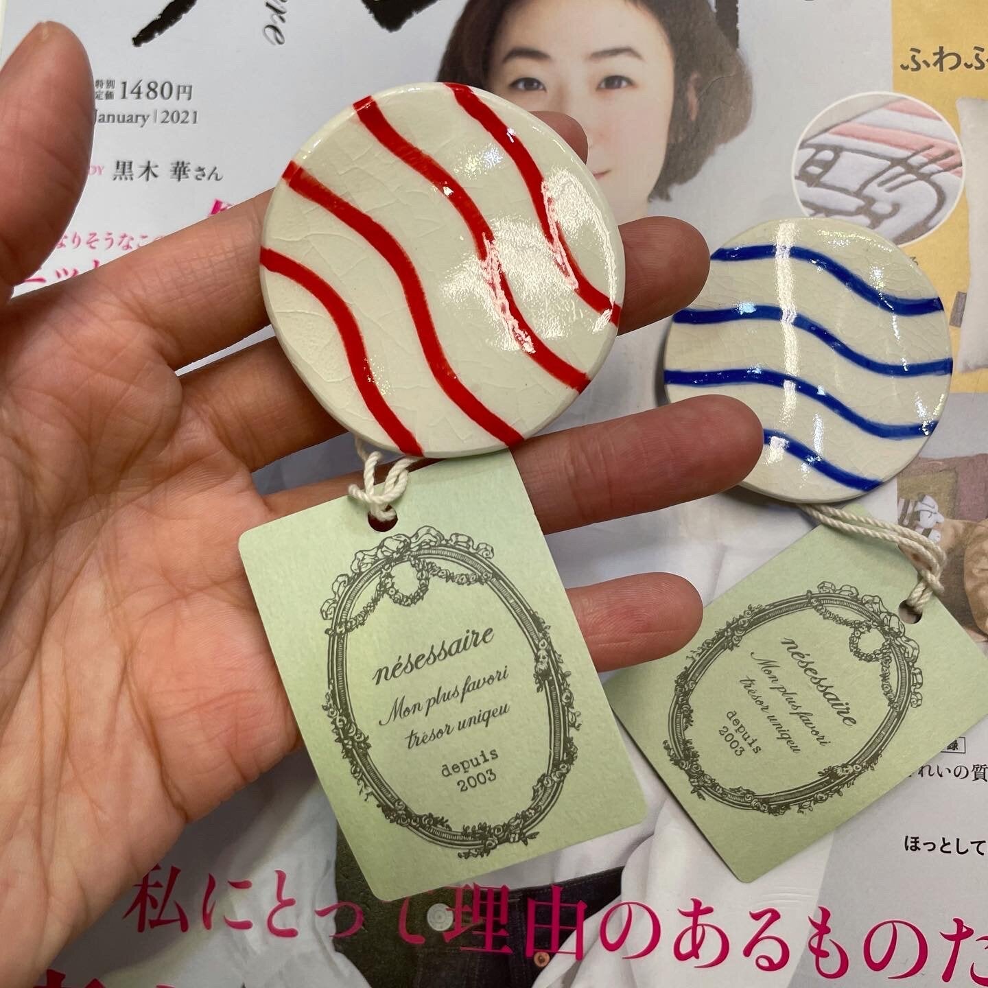 Sale- nesessaire Ceramics Brooches,  2 Colors, made in Japan
