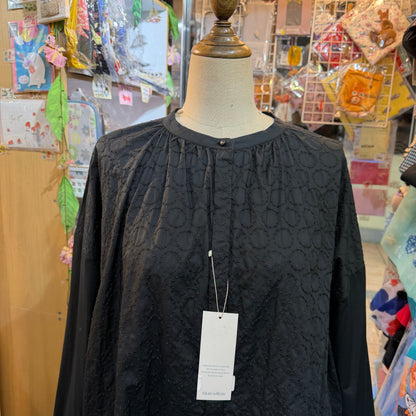 Blue Willow Circle Embroidery Black Shirt