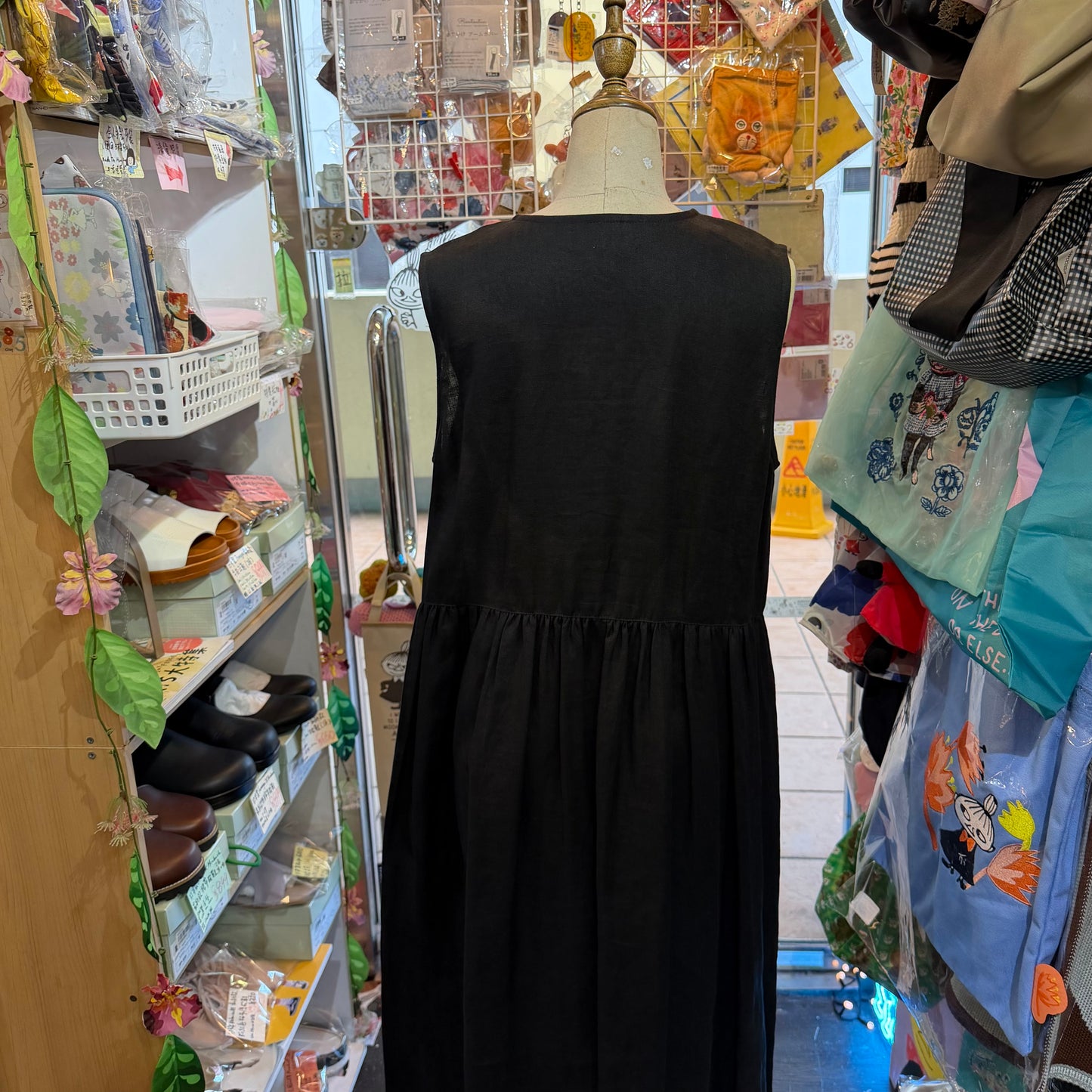Vent d Ouest France Linen Black Sleeveless Dress, made in Japan