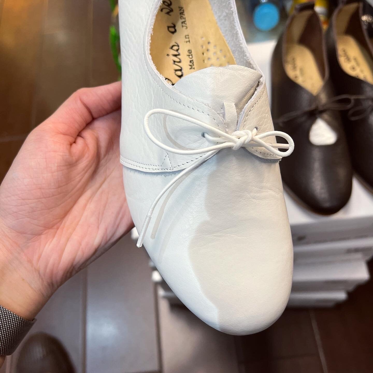 Sale- Paris a velo White Leather Shoes, made in Japan