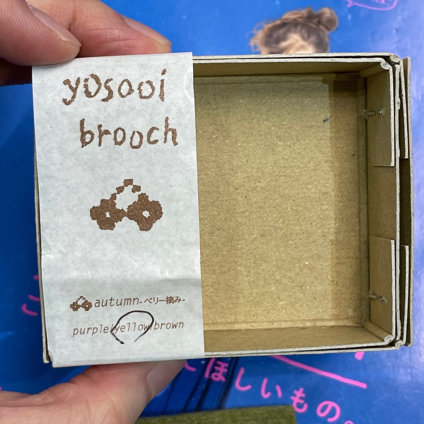Yosooi Embroidery Brooch, made in Japan