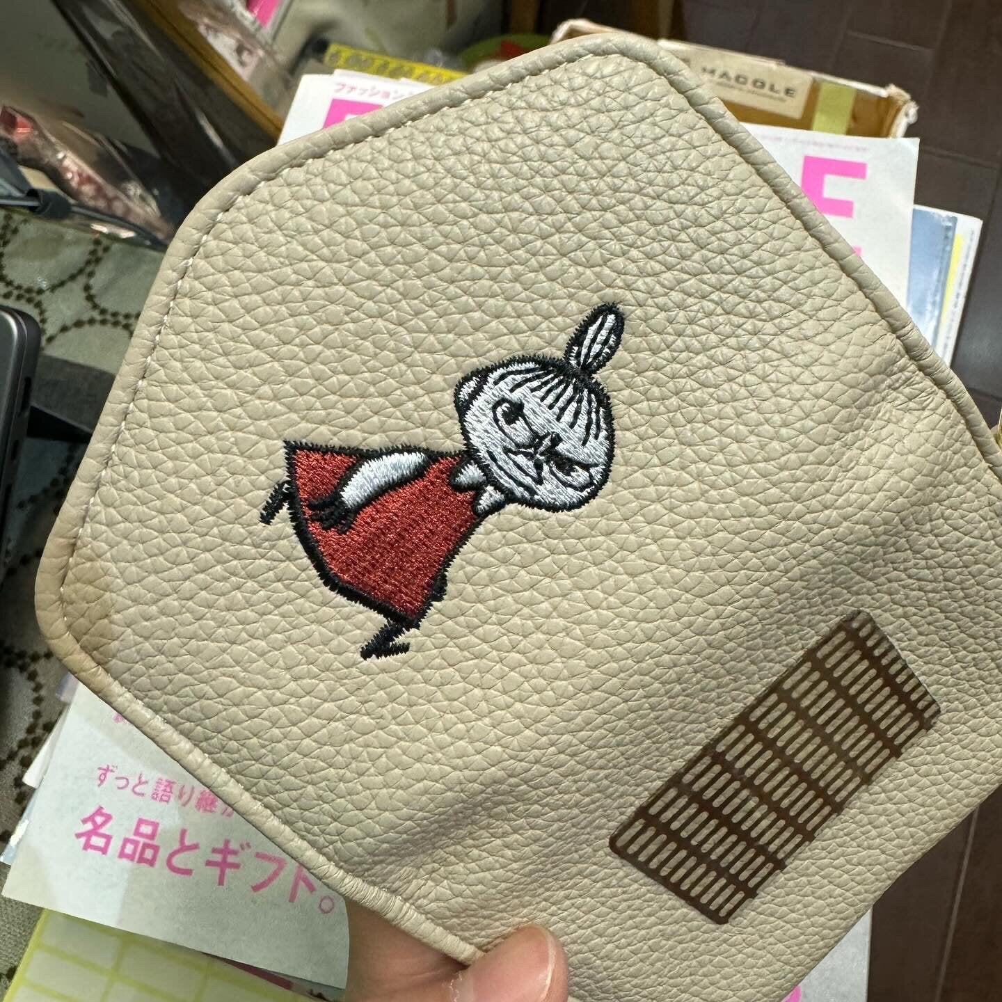 Little My Beige Card and Mobile Holder