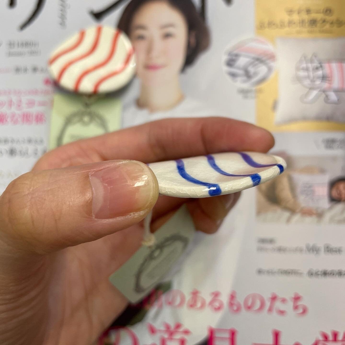 Sale- nesessaire Ceramics Brooches,  2 Colors, made in Japan
