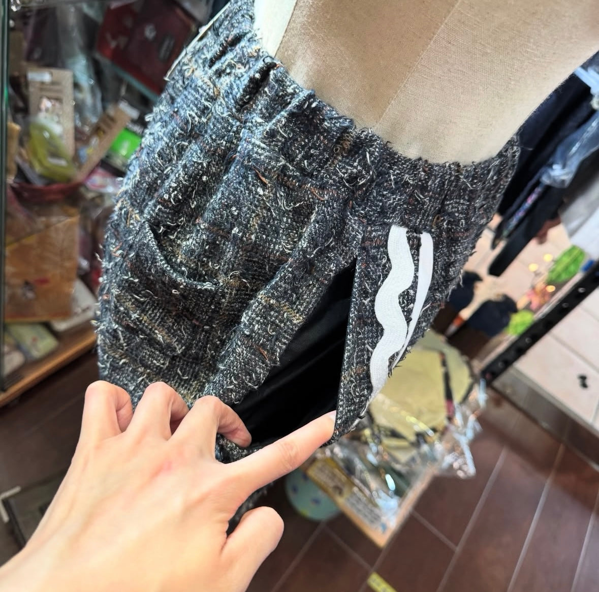 EXTRA30- Frankygrow Tweed Checked Brown Short Pants, made in Japan, size  F2