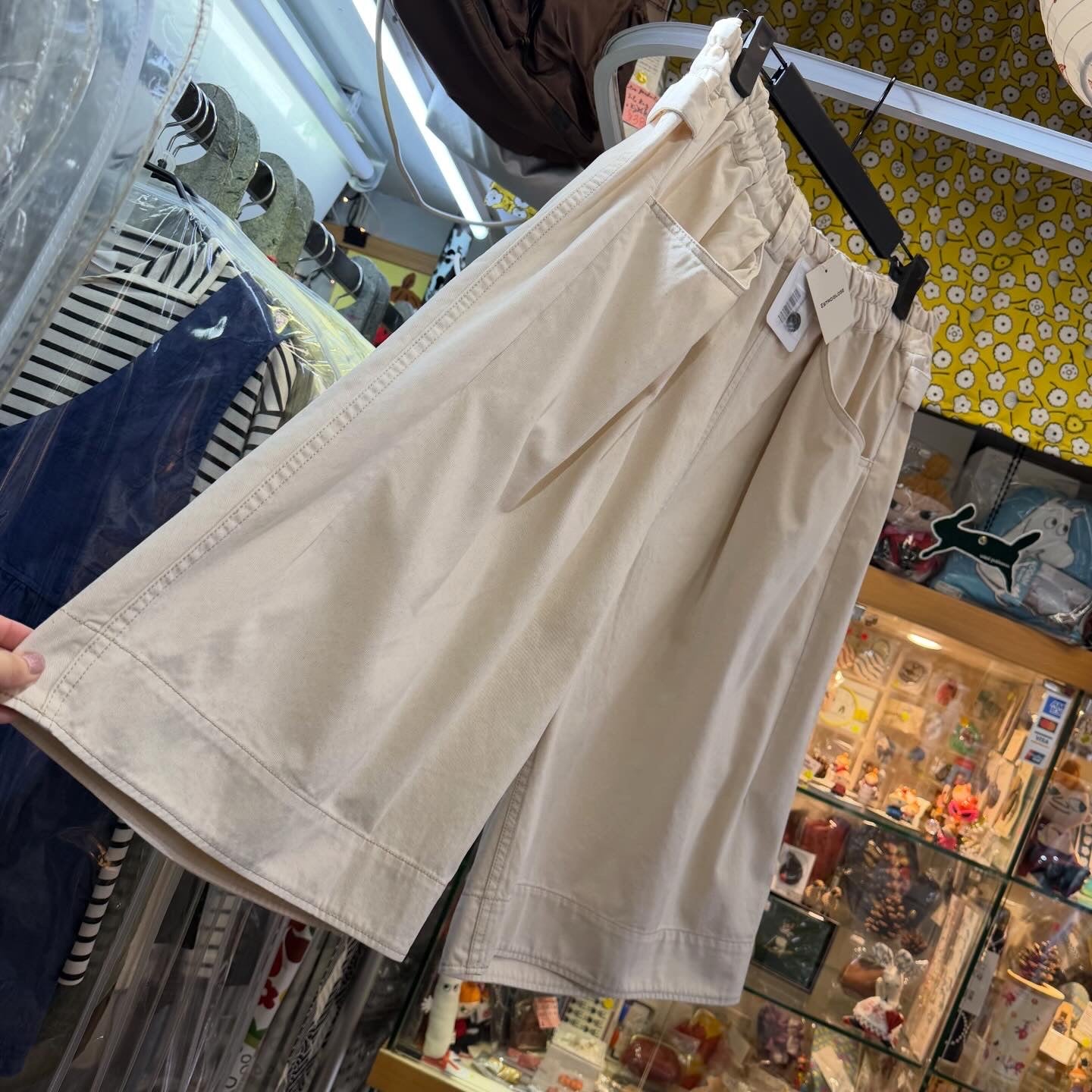 Estroislose Shorts, 2 Colors