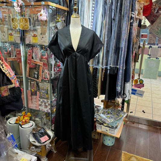 Sale- Midiumisolid V-Neck Black Dress, made in Japan