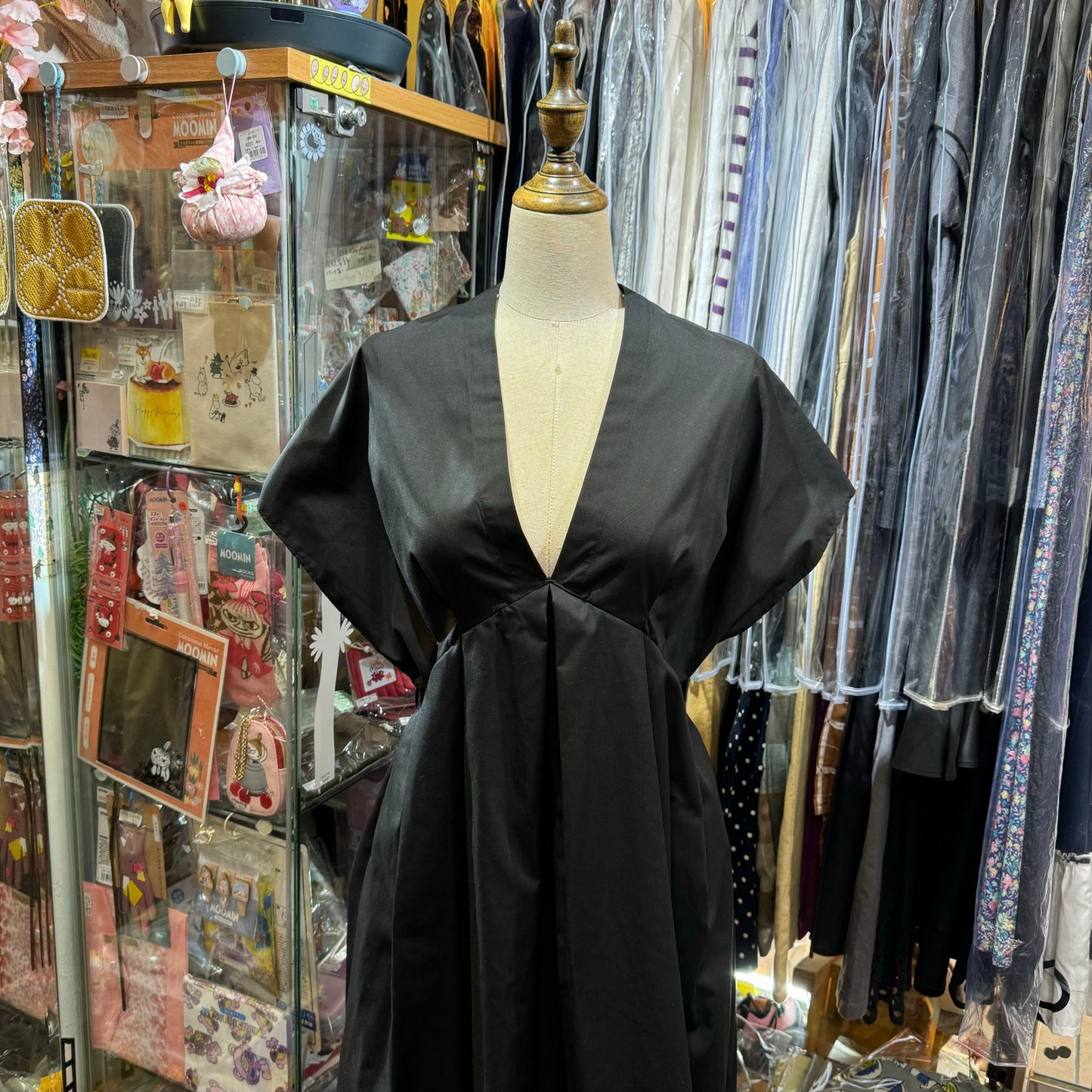 Sale- Midiumisolid V-Neck Black Dress, made in Japan