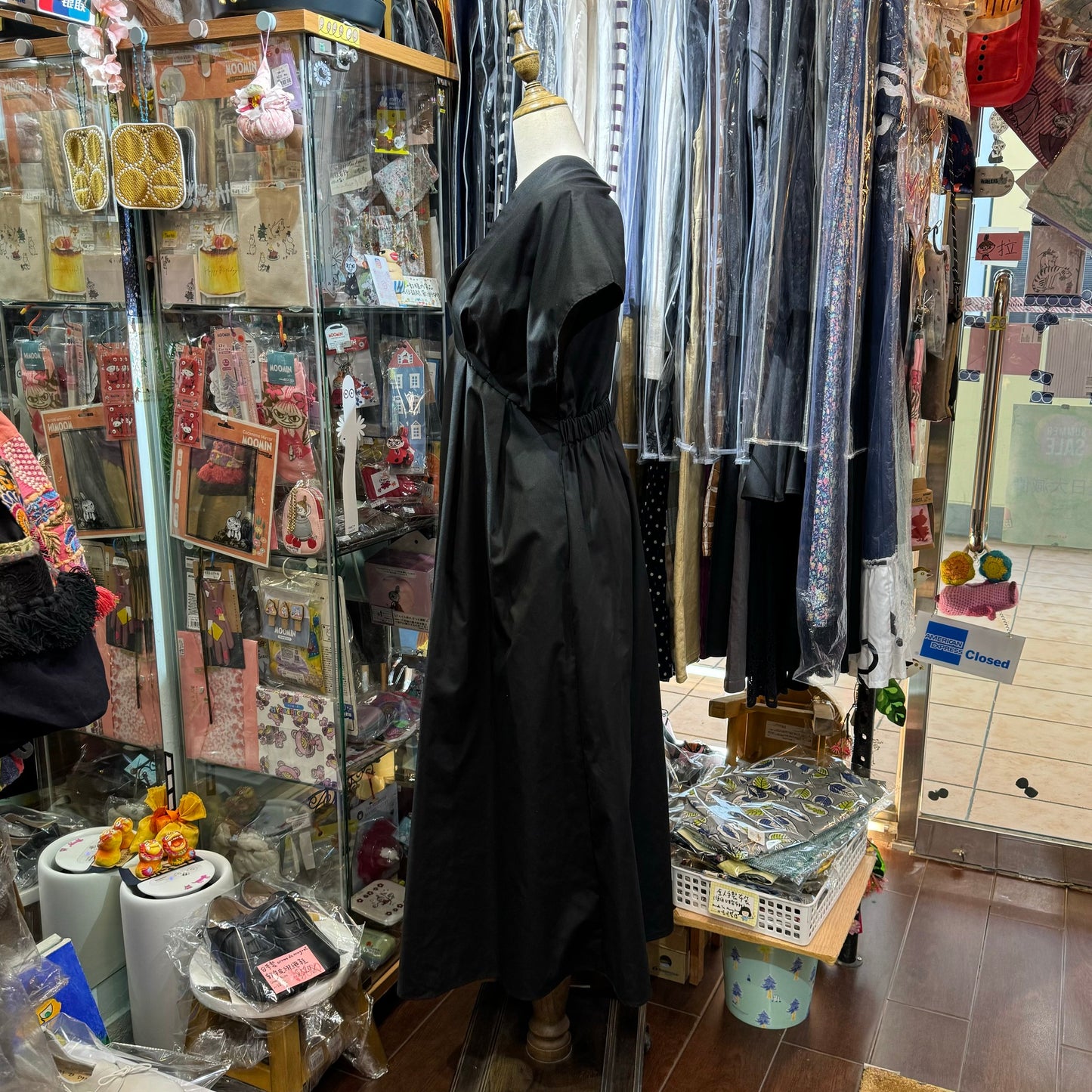 Sale- Midiumisolid V-Neck Black Dress, made in Japan