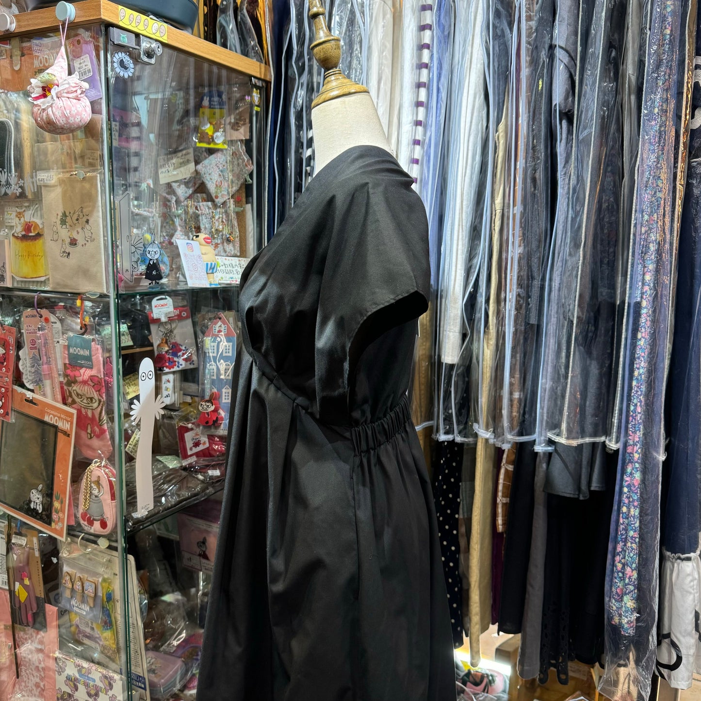 Sale- Midiumisolid V-Neck Black Dress, made in Japan