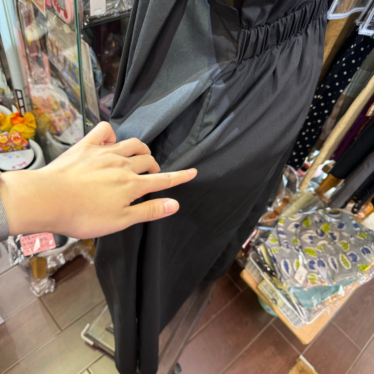 Sale- Midiumisolid V-Neck Black Dress, made in Japan