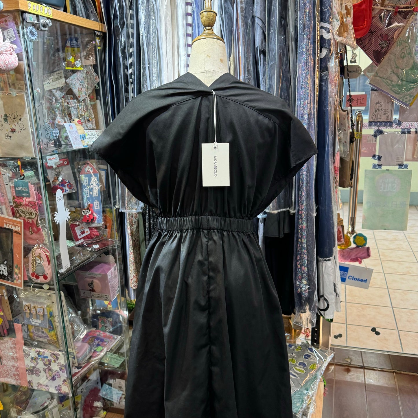 Sale- Midiumisolid V-Neck Black Dress, made in Japan