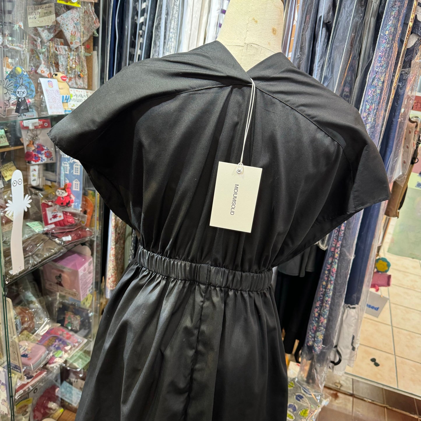 Sale- Midiumisolid V-Neck Black Dress, made in Japan