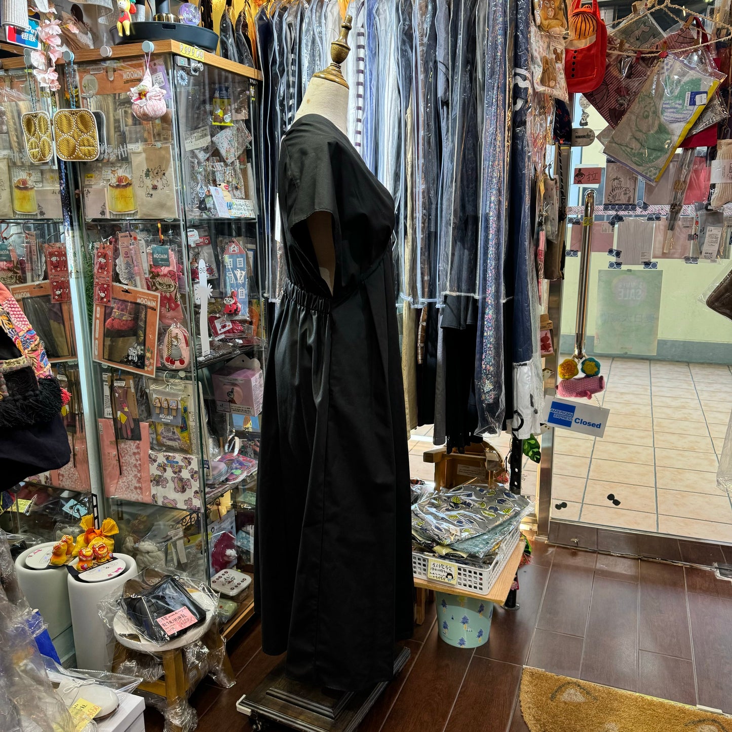 Sale- Midiumisolid V-Neck Black Dress, made in Japan