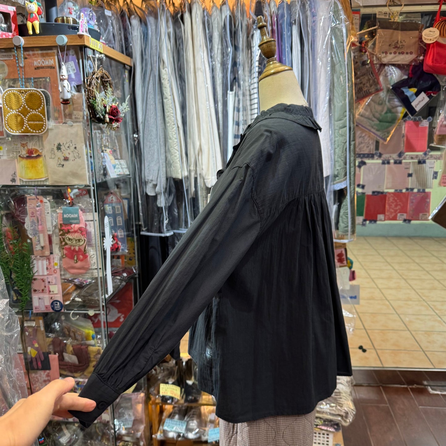 EXTRA20- Tumugu Black Ruffles Shirt