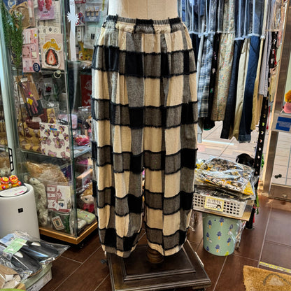 Tumugu Black X Natural Checked Wide-leg Pants