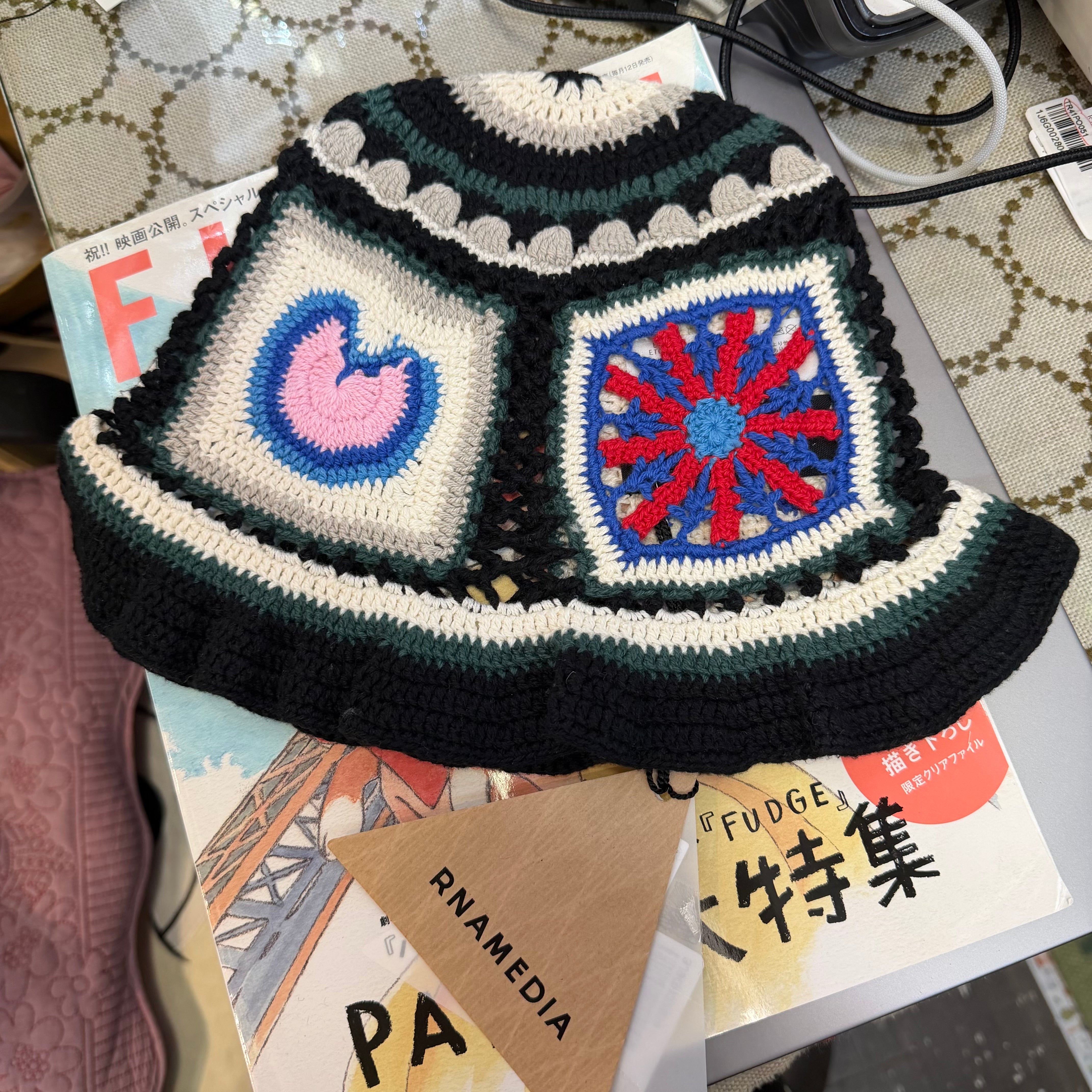 RNA MIXモチーフクロシェHAT RNA Black MIX Motif Handcraft Crochet Hat – Match-it