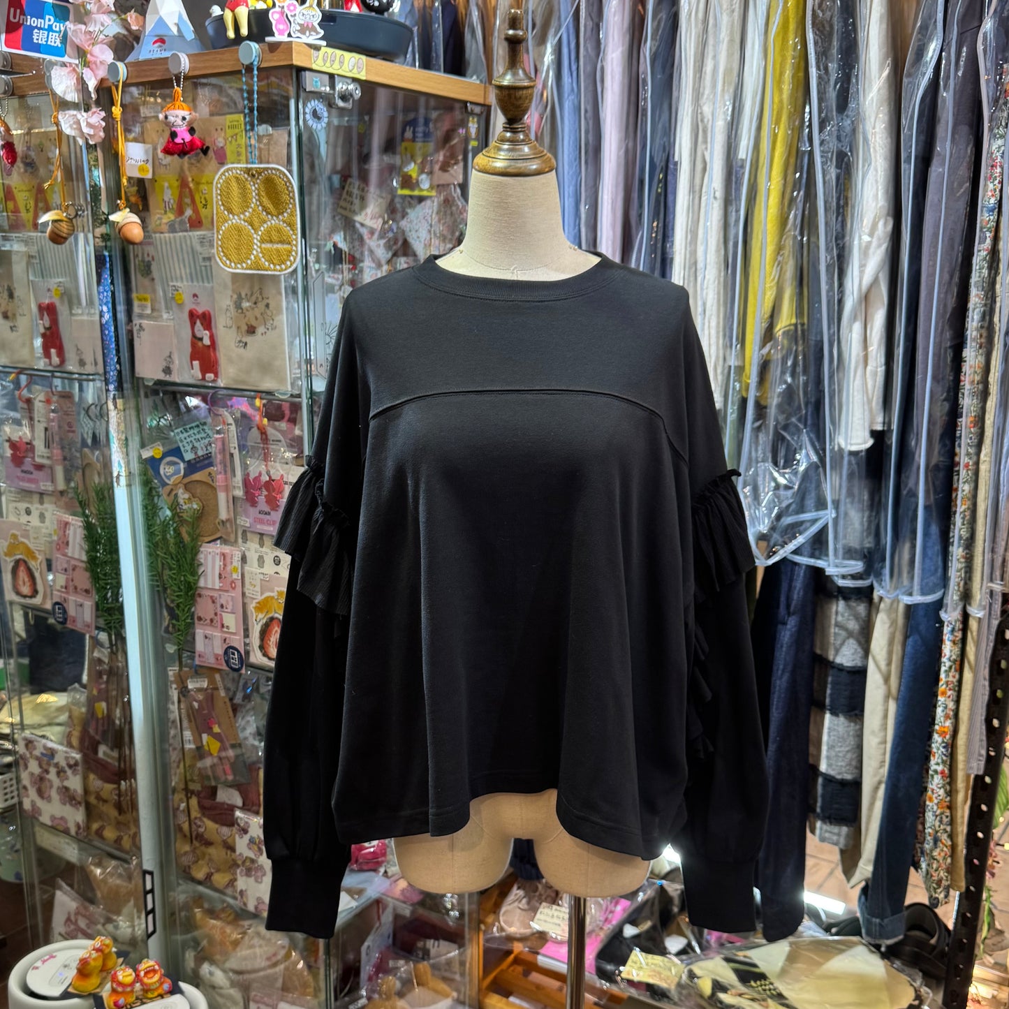 Tumugu Black Frill Sweatshirt, made in Japan
