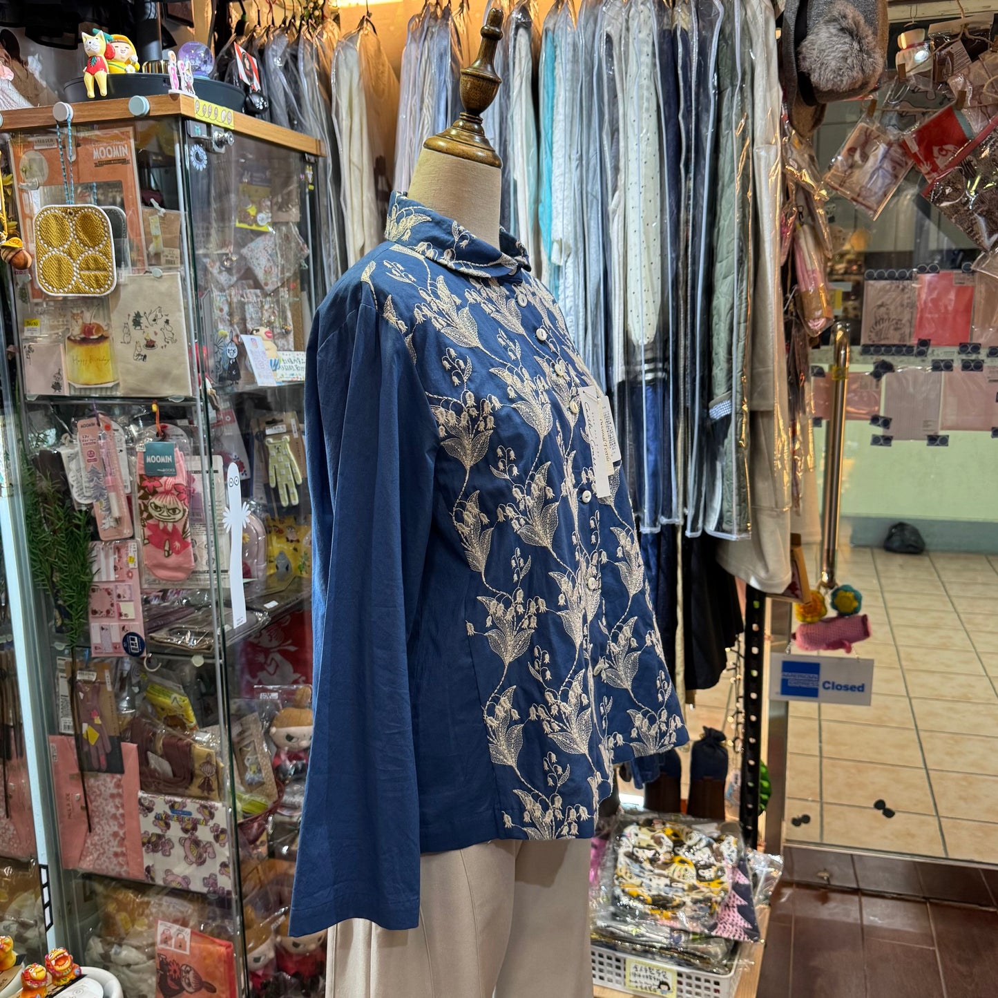 Castle Combre ...  Lily of the Valley Embroidery Blue Shirt, made in Japan