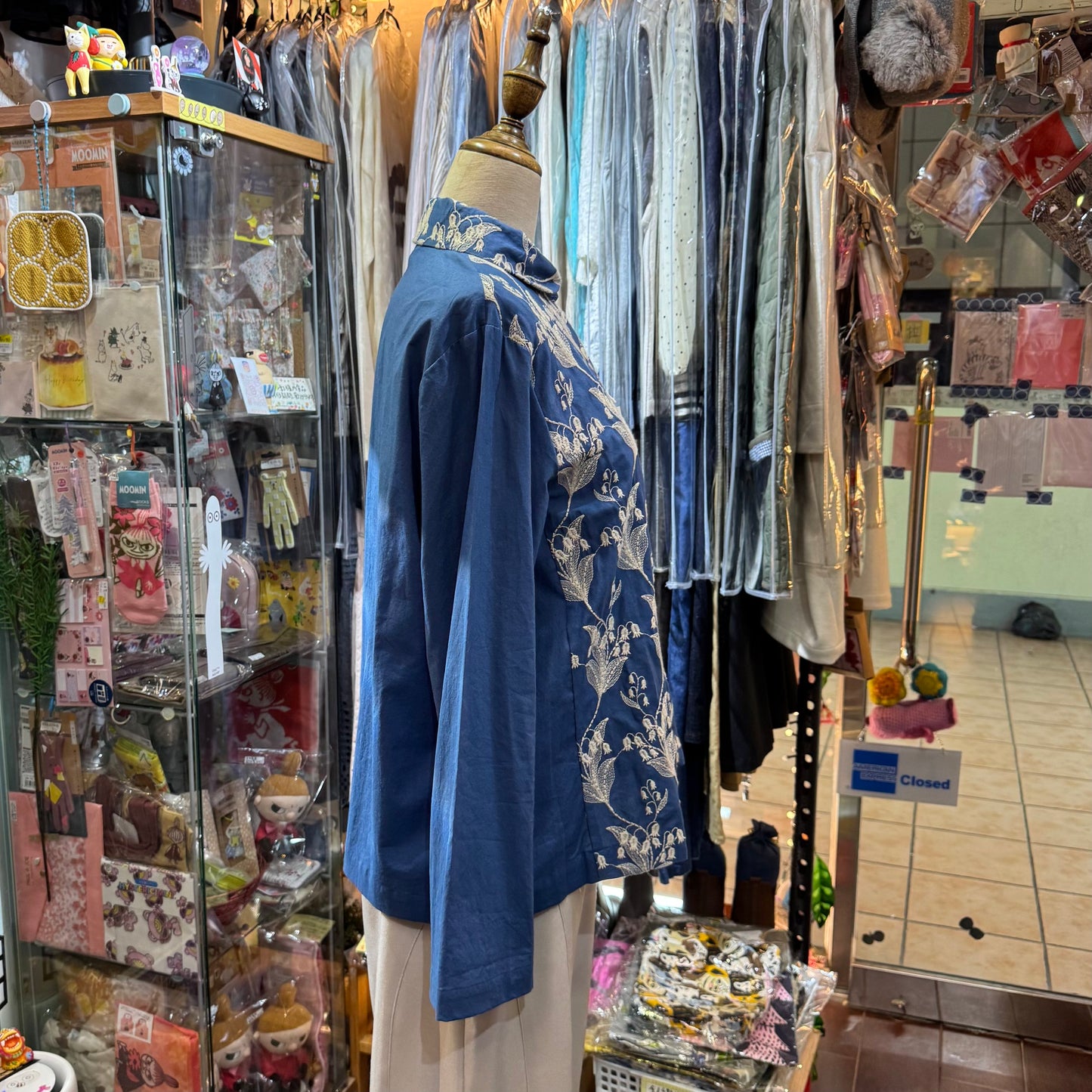 Castle Combre ...  Lily of the Valley Embroidery Blue Shirt, made in Japan