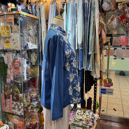 Castle Combre ...  Lily of the Valley Embroidery Blue Shirt, made in Japan