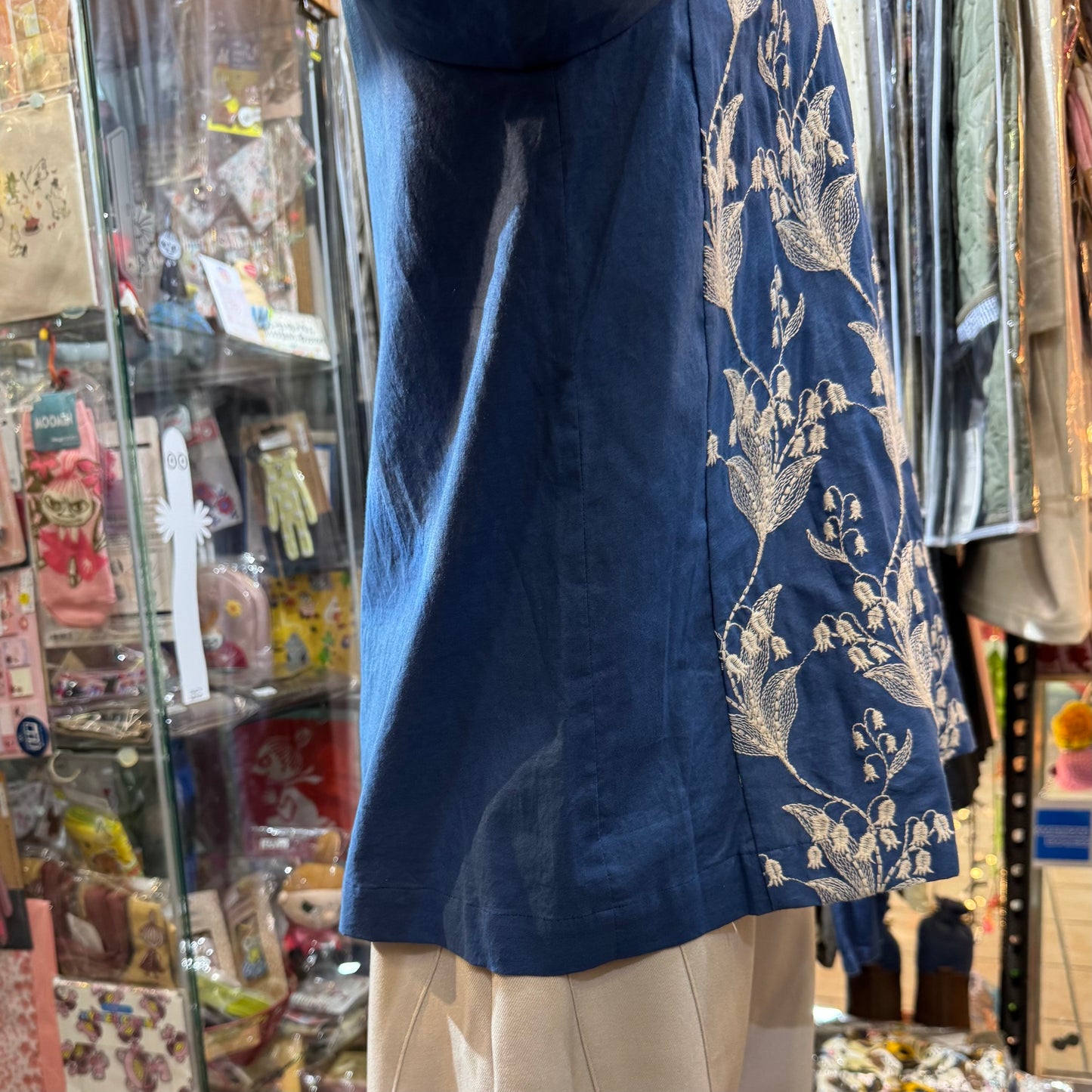 Castle Combre ...  Lily of the Valley Embroidery Blue Shirt, made in Japan
