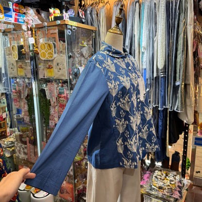 Castle Combre ...  Lily of the Valley Embroidery Blue Shirt, made in Japan
