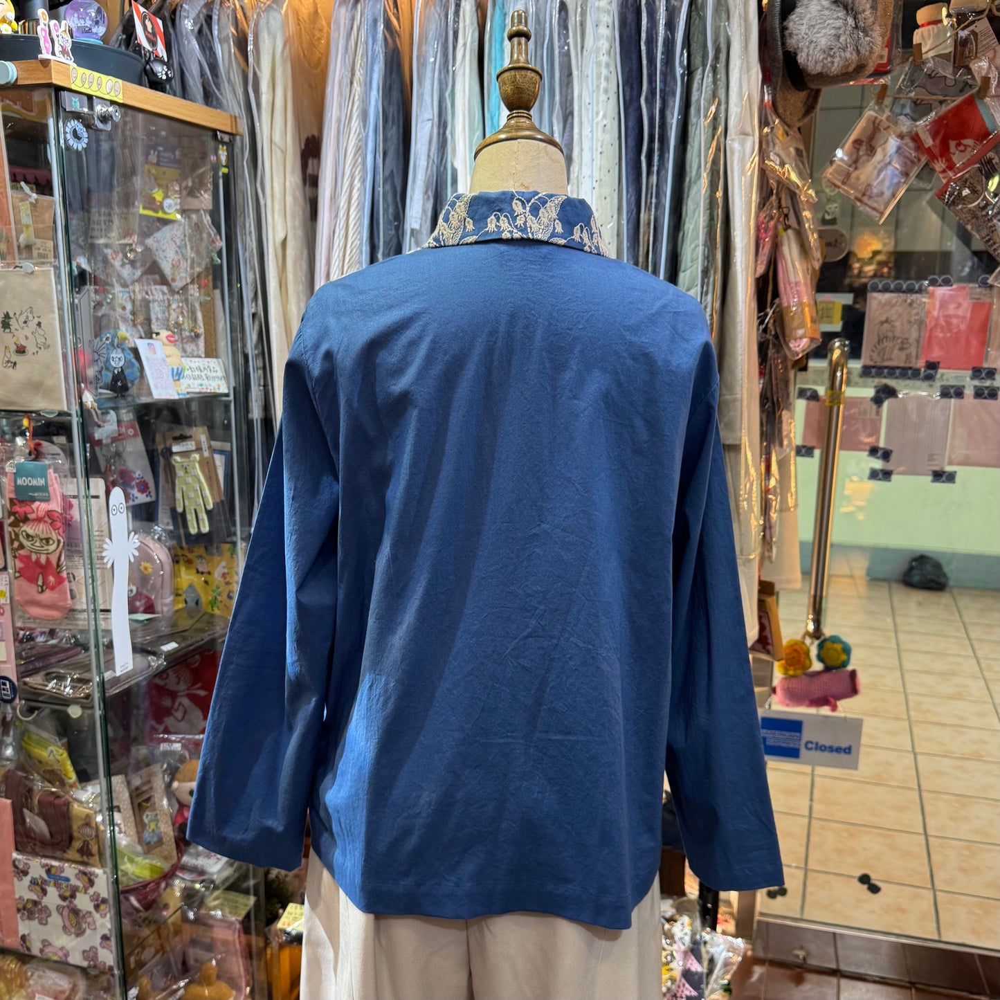 Castle Combre ...  Lily of the Valley Embroidery Blue Shirt, made in Japan