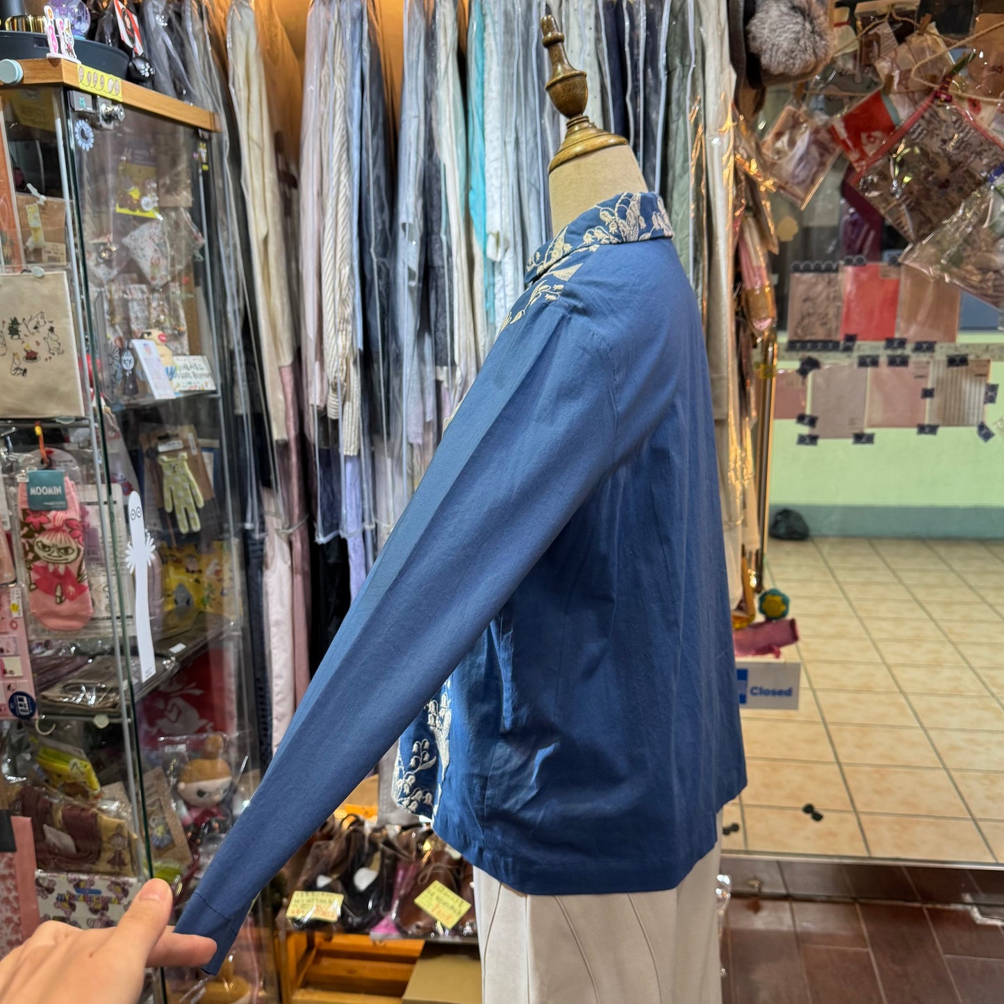 Castle Combre ...  Lily of the Valley Embroidery Blue Shirt, made in Japan
