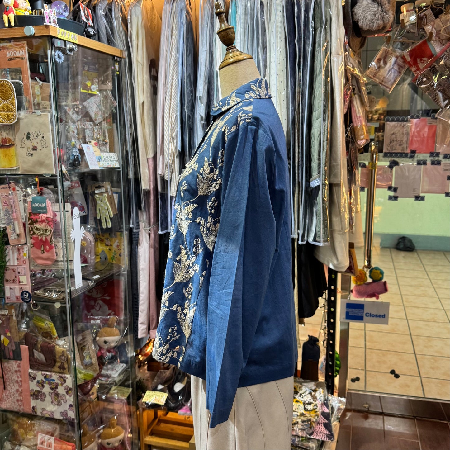 Castle Combre ...  Lily of the Valley Embroidery Blue Shirt, made in Japan