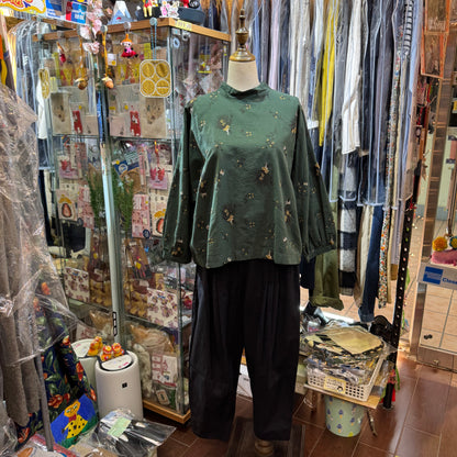 tukuroi by SUN VALLEY Embroidery Green Top