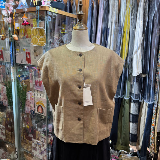 tukuroi by SUN VALLEY Beige Vest Top