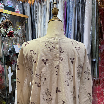 EXTRA30- Sun Valley Floral Embroidery Light Grey Top