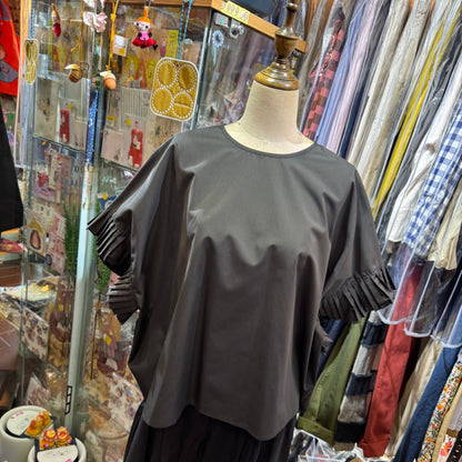 Mizuiro Ind Black Frill Top, made in Japan