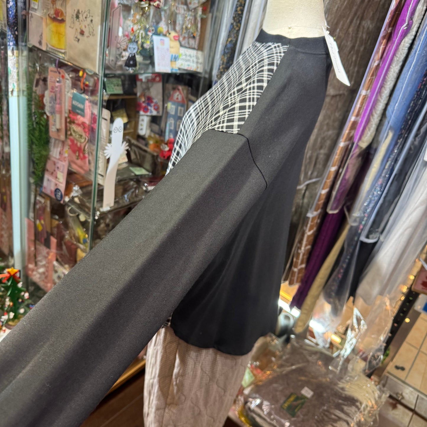 EXTRA20- Vent d Ouest Black Checked Sweater Top, made in Japan